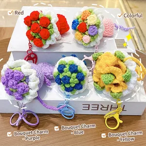 Handgefertigter gestrickter Blumenstrauß-Schlüsselanhänger für Taschen-Deko