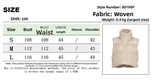 Detaillierte Größentabelle für beige Stehkragen-Pufferweste mit Maßen in Zentimetern