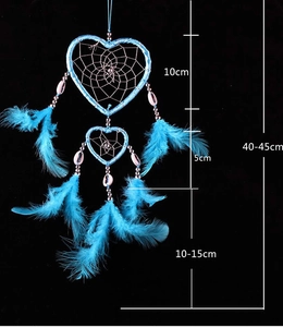 Blue heart dreamcatcher showing detailed dimensions of feathers and beads in centimeters