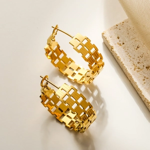 Retro geometric hollow square grid hoop earrings in gold finish with metallic luster