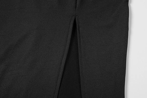 Macro-detail van hoogwaardige stiksels en split-zoom op zwarte nauwsluitende jurk