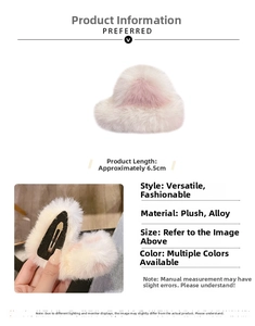 Dettaglio delle dimensioni di 6,5 cm di questa clip per capelli a orecchie di gatto rosa