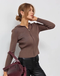 Detail of coffee brown ribbed knit hoodie with metal zipper and slim fit texture