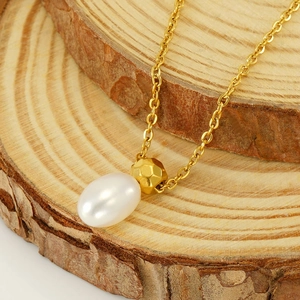 Elegant gold-plated stainless steel necklace with large white pearl and faceted bead