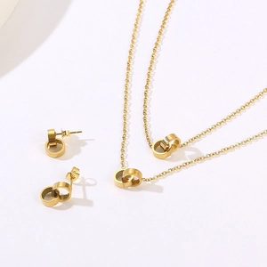 Detail of 18K gold-plated interlocking ring double-layer necklace and earring set