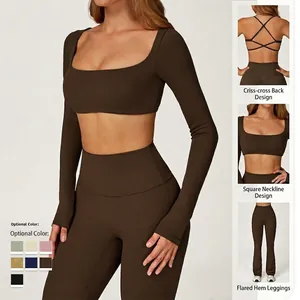 Conjunto de yoga para mujer con top corto de cuello cuadrado y pantalones acampanados café