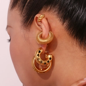 Set di orecchini a cerchio a cuore e ear cuff in acciaio inossidabile placcato oro 18K