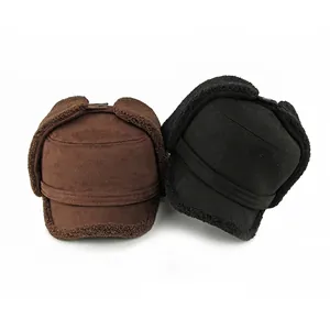 Gorro de invierno para hombre con orejeras en gamuza café y negro y forro polar cálido