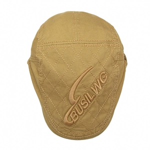 Béret rétro en coton kaki avec matelassage en losange et broderie sur le devant