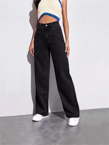 Women high waisted wide leg denim jeans in black with a loose straight fit for a retro look