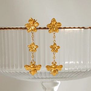 Elegant 18k gold plated bee and flower drop earrings with dainty metal chain links