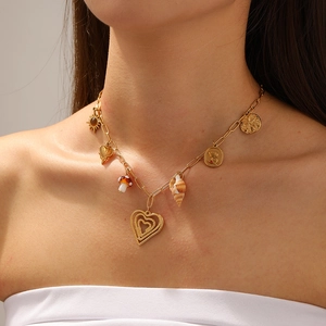 Collier multicouche en acier inoxydable doré avec pendentifs cœur et champignon