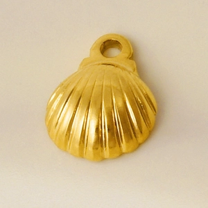 Detailed view of a gold-plated stainless steel shell pendant with natural shell texture