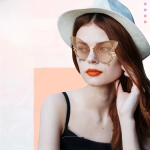 Occhiali da sole a farfalla da donna con strass colorati e lenti sfumate alla moda