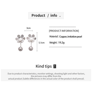Detailed size chart showing 3cm width and 5.1cm height for pearl flower drop earrings