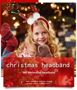 Detail der roten Rentiergeweihe mit Pailletten am Weihnachts-Stirnband mit weißen Pompons