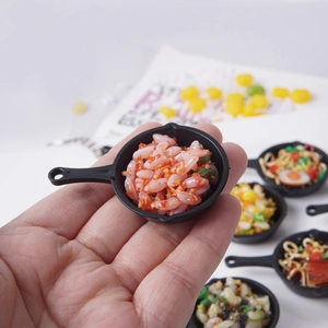 Miniature fried rice frying pan keychain with realistic resin details and metal chain
