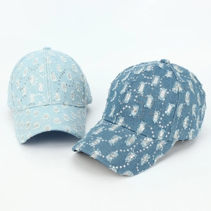 Lot de deux casquettes de baseball en jean délavé avec sequins et détails usés