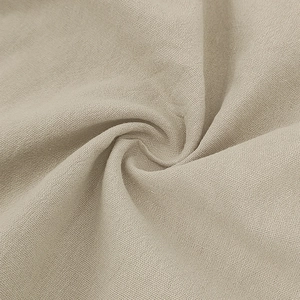 Primer plano de la textura de lino beige transpirable y tejido para conjunto playero