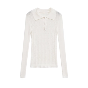Elegant white ribbed knit long-sleeved polo shirt with lapel collar and buttons