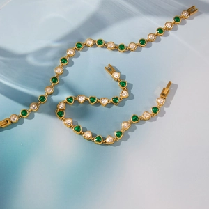 Luxurious stainless steel bracelets with green heart and round zircon stones in gold