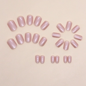 Faux ongles roses courts forme carré-ovale avec effet aurora brillant set de 24