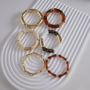 Chic 6-piece resin and gold bamboo bracelet set with amber and marble textures