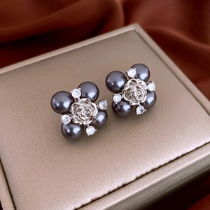 Boucles D'oreilles Puces Fleur De Rose Vintage Avec Künstliche Perle D'imitation Grise Zircon Cuivre Silver Earring Post Femme