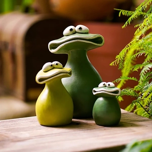 Three-piece set of cute wide-mouth frog resin garden ornaments in varying green sizes