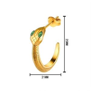 Orecchino a serpente placcato oro 18K con gemme verdi e indicazione di 25mm