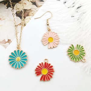 Daisy enamel alloy necklace and pendant set with colorful flowers on gold chain