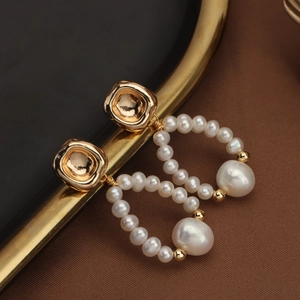 Exquisite S925 silver needle drop earrings with natural freshwater pearls and golden squares