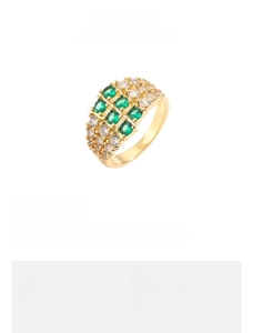 Detail of adjustable gold ring with green heart zircon, weighing 3g in luxury style