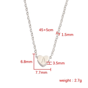 Collier cœur en acier argenté avec pendentif lettre A et détails des dimensions