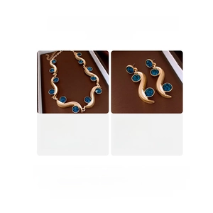 Detailed size and weight chart for the blue crystal round wave necklace and earring set