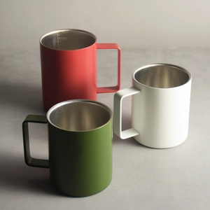 Ins-style 316 stainless steel mugs in red, white and green with ergonomic square handles