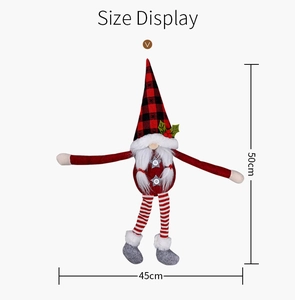 Détail des dimensions de l'attache rideau gnome de Noël 50cm avec motif à carreaux