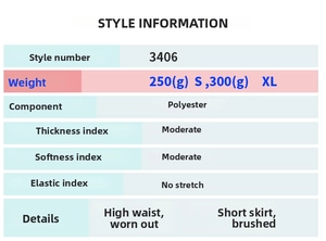 Détail d'une jupe en jean taille haute avec boutonnage simple et ourlet effiloché usé