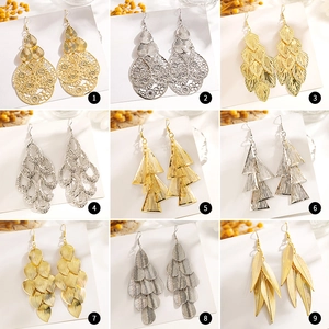 Grille détaillée de boucles d'oreilles feuilles en métal évidé style vintage