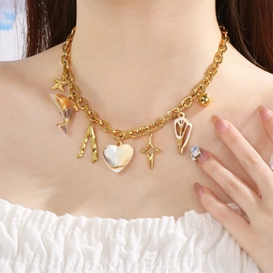 Collier doré en acier inoxydable avec breloques de plage étoiles de mer et dauphins