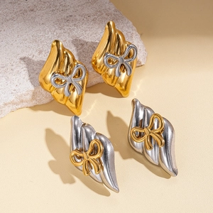 Boucles d'oreilles nœuds géométriques minimalistes en finitions dorée et argentée