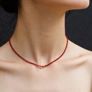 Minimalist red beaded choker necklace for women featuring a retro chic fashion design