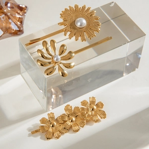 Barrettes à fleurs élégantes en acier inoxydable plaqué or 18 carats avec perles de mer