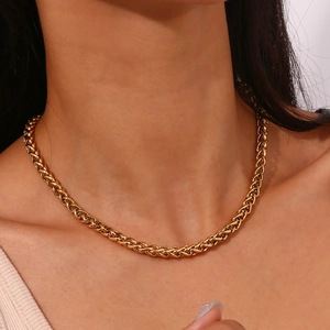 Fashionable 6mm gold plated stainless steel basket chain necklace on female model