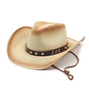 Cappello da sole western in paglia sfumata con cinturino in pelle e borchie oro