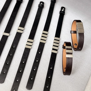 Bracelet réglable en cuir noir pour hommes avec barrettes en acier inoxydable