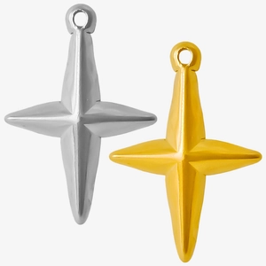 Vue macro de pendentifs étoile en acier inoxydable 304 doré et argenté avec anneaux de saut