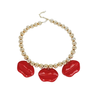 Collar llamativo con colgantes de labios rojos y cuentas doradas brillantes para mujer