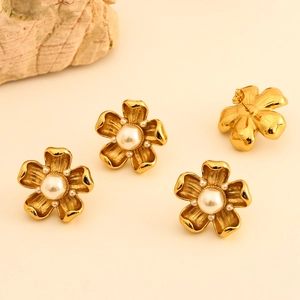 Elegant gold flower earrings with central white pearls and small floral stud details