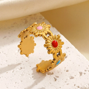 Bague ajustable en acier doré 18K avec fleurs en émail colorées sur pierre blanche